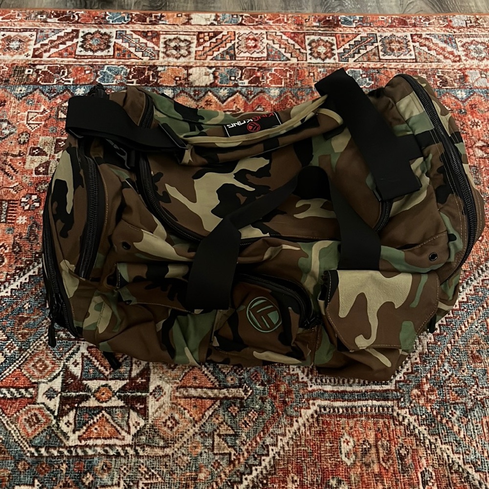 PLUS63 GIANT KONG DUFFEL